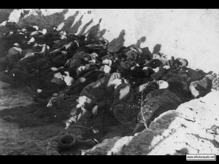 Asesinato masivo de judíos en fosas comunes (2)